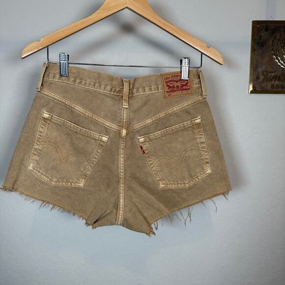 Women's Levi's 501 Tan Button Front Raw Edge Cutoff Denim Shorts Size 27 - Picture 9 of 9